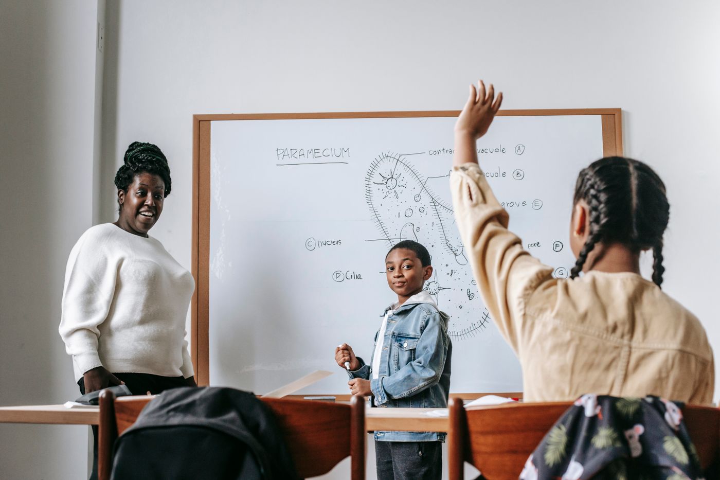 Wissen-Haus volunteers mentoring Nigerian students